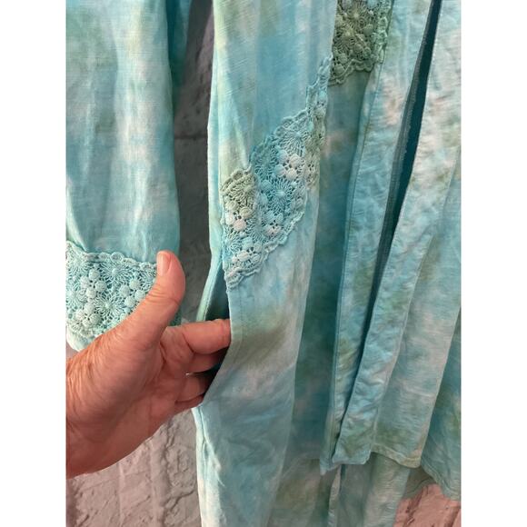 LOGO Lavish by Lori Goldstein Medium Hand Tie Dyed Duster w/ Crochet Lace Blue - Picture 6 of 7